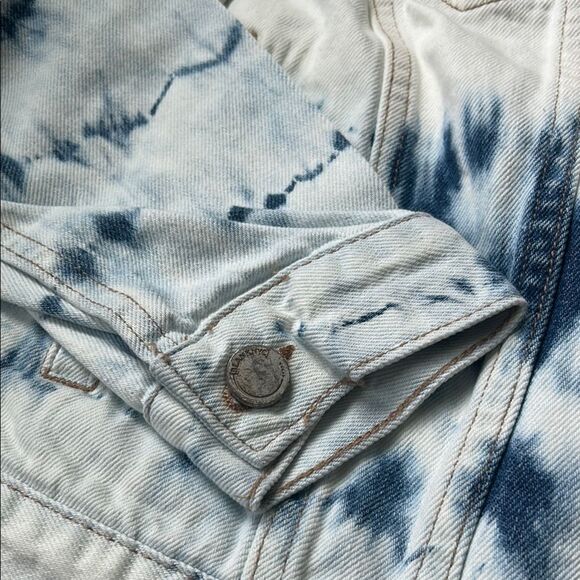 NEW Blank NYC White and Blue tie dye Jean Jacket small - Picture 3 of 8